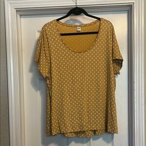 Old Navy Mustard Geometric Short Sleeve Tee